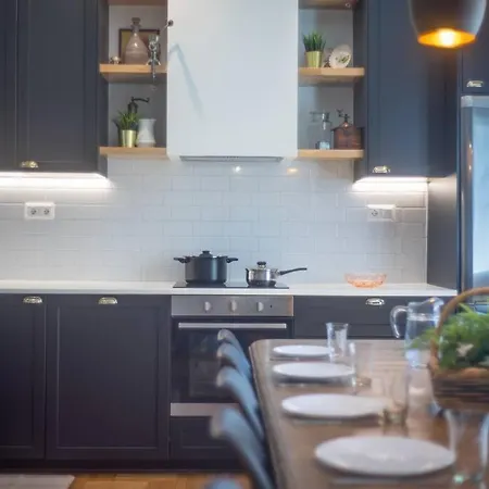 Victorian Elegance, Athens' Hidden Gem, 6br , 30sec To Metro , Ac , Netflix